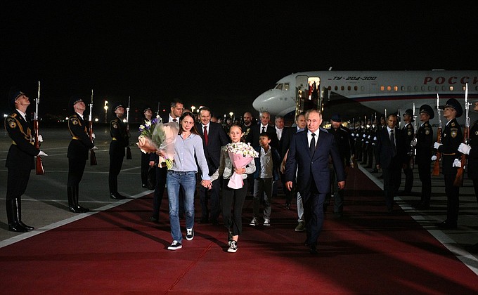 Schimb de deţinuţi Rusia-Occident: Copiii cuplului eliberat din Slovenia nu ştiau că părinţii lor erau spioni ruşi. Ce le-a spus Vladimir Putin