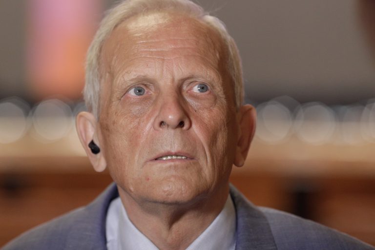 Stolojan: Menţinerea cotei unice de impozitare a veniturilor este susţinută de majoritatea covârşitoare a oamenilor de afaceri