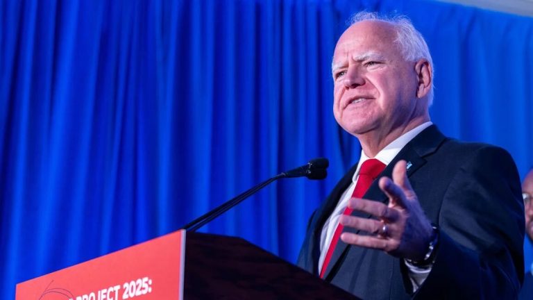 Dosarul militar al lui Tim Walz, pus sub lupă după ce J.D. Vance, oponentul său republican, a lansat un atac de discreditare