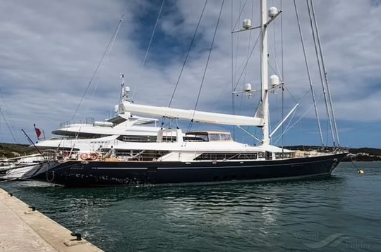 Un mort şi şase dispăruţi în Italia după naufragiul unei nave de lux în Sicilia