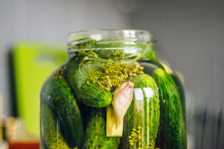 Salicil, vândut drept conservant pentru alimente, retras din magazine, în mai multe judeţe / Substanţa nu este autorizată ca aditiv alimentar