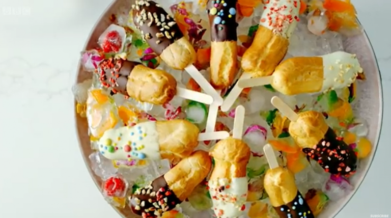 VIDEO | Eclairs Pops cu zmeură și ciocolată