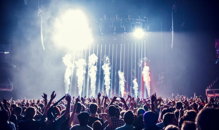 Voluntar la un festival din Prahova: În soarele de august, fără apă şi nemâncat, să nu faci „poftă clienţilor” / Cine e nemulţumit, e exclus