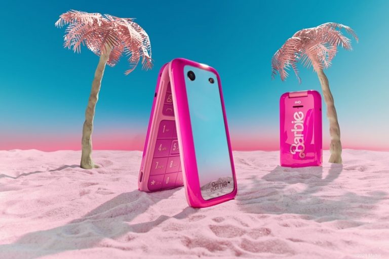 CNBC: Proprietarul mărcii Nokia lansează telefonul Barbie pentru 130 de dolari, fără internet