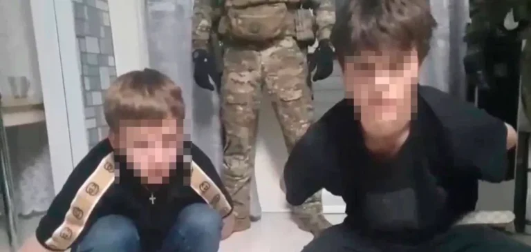 Doi adolescenţi ruşi de 16 ani, arestaţi după incendierea unui elicopter militar de tip Mi-8 într-o bază militară