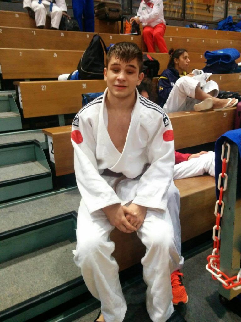 Povestea de viaţă a celui de-al doilea campion paralimpic al României, Alex Bologa: „Nu m-am născut orb; mi-am pierdut vederea când aveam 6 ani”