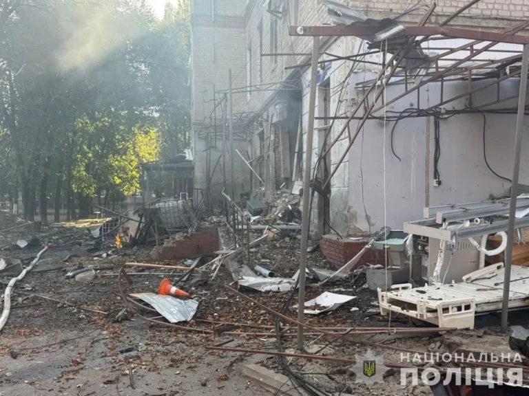 Cel puţin şase morţi în Ucraina într-un dublu atac rusesc vizând un spital în regiunea Sumî
