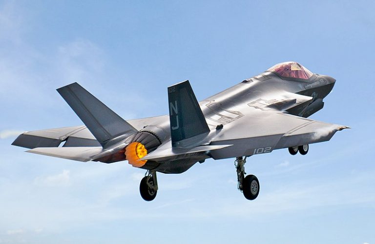 Avion de vânătoare american, doborât din greșeală deasupra Mării Roşii