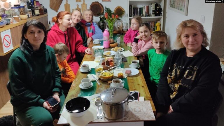 Reuters: Ruşii care fug de război încep să formeze o mini-Rusie în Serbia