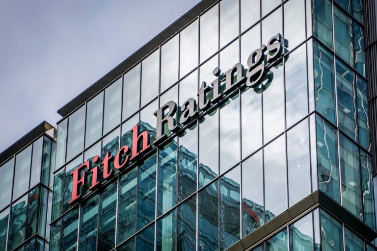 Fitch Ratings – atenționare pentru Guvernul Bolojan: O consolidare fiscală semnificativă va pune presiune asupra creșterii economice