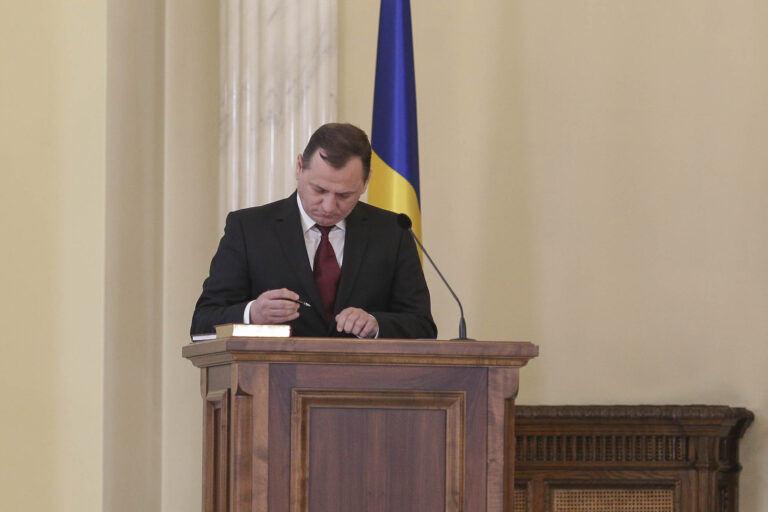 Gabriel Vlase, directorul SIE, acuzat că a plagiat zeci de pagini din doctoratul susţinut la Academia SRI