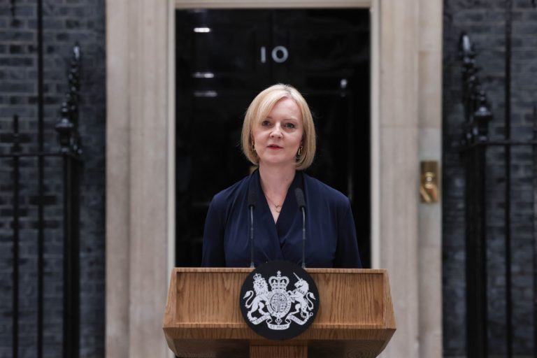 „Niciunul dintre cei cu care a lucrat în No. 10 nu mai vrea să aibă de-a face cu ea”. Tragedia lui Liz Truss