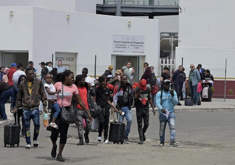 Statele Unite încep expulzarea a sute de migranţi străini