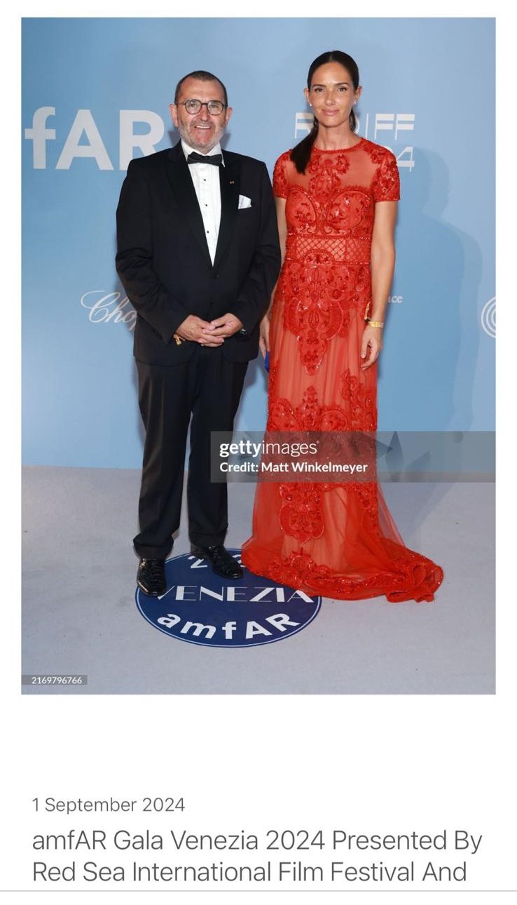PHOTOS: Small plane owned by Romanian entrepreneur attracts Hollywood actors at amfAR Gala