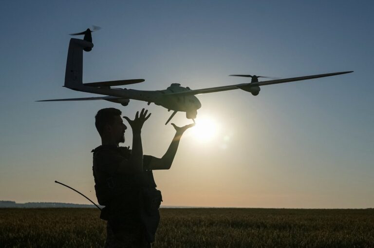 Ucraina studiază restricționarea telefoniei mobile pentru a contracara amenințarea dronelor rusești