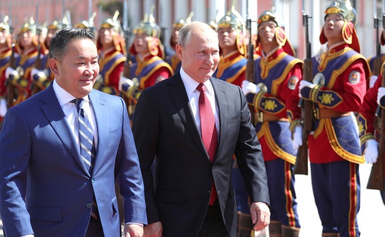 În realitate, vizita “relaxată” a lui Putin în Mongolia trimite și mai mult la pușcărie și la sancțiuni maxime impuse Rusiei
