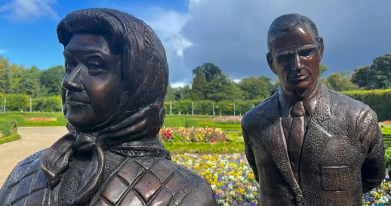 VIDEO | ”Pur şi simplu nu seamănă!”. O nouă statuie a Reginei Elisabeta a II-a provoacă păreri împărţite în Irlanda de Nord