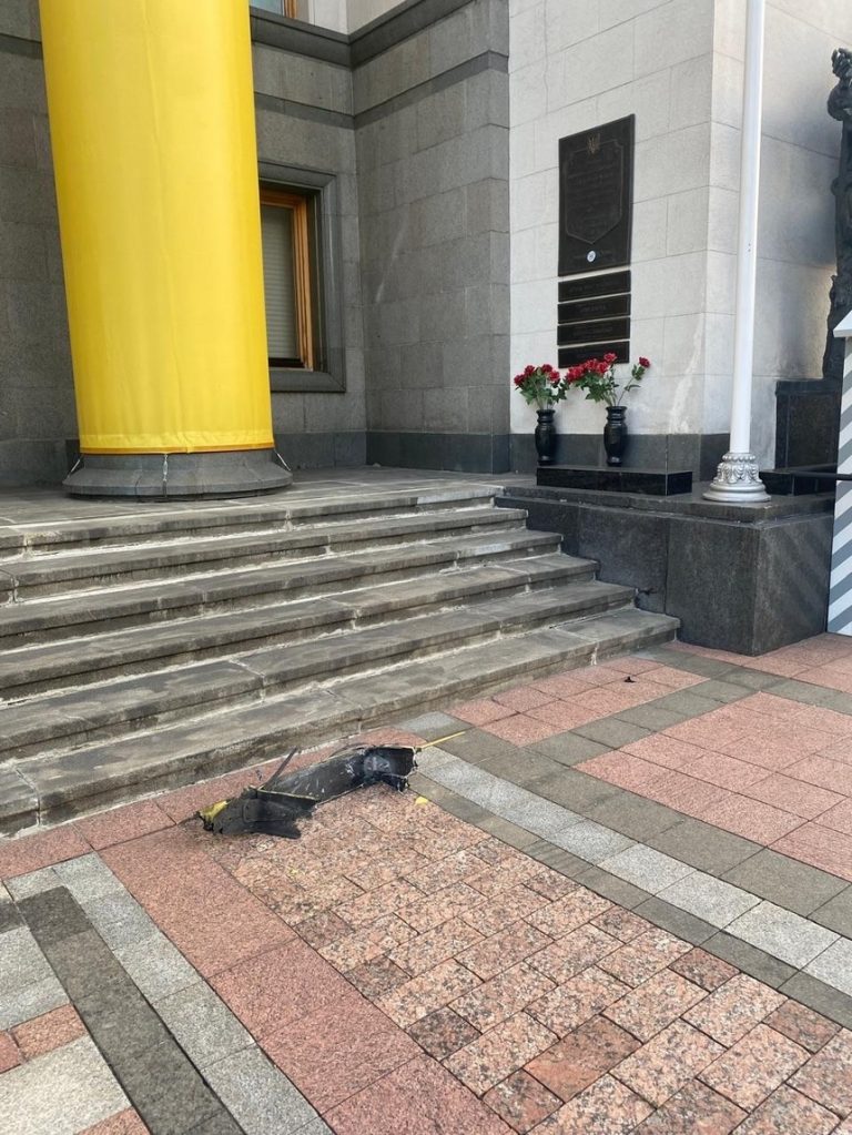Resturi de drone, găsite în apropierea Parlamentului de la Kiev. Rusia a atacat Ucraina cu 67 de drone iraniene