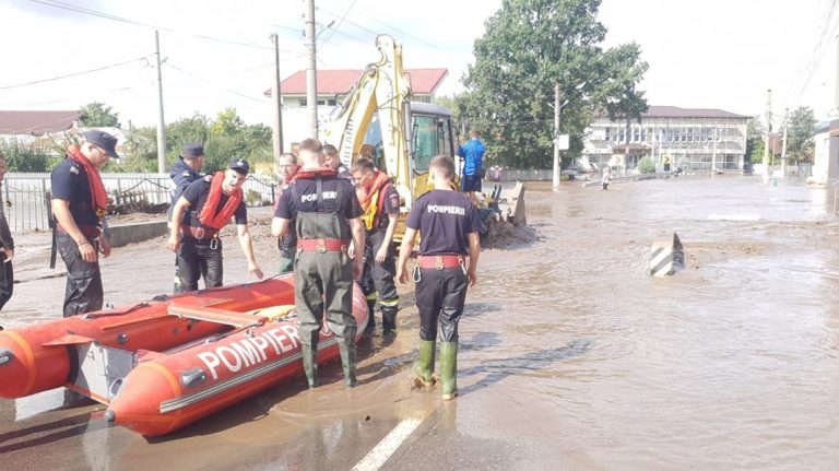 40 de persoane evacuate în Vaslui şi mai multe locuinţe afectate / Cei mai mulţi dintre sinistraţi sunt copii
