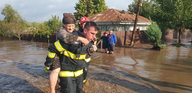 Preşedintele CJ Galaţi: Este o situaţie dramatică. A plouat cu peste 150 de litri pe metru pătrat, cât pentru trei luni într-o singură noapte
