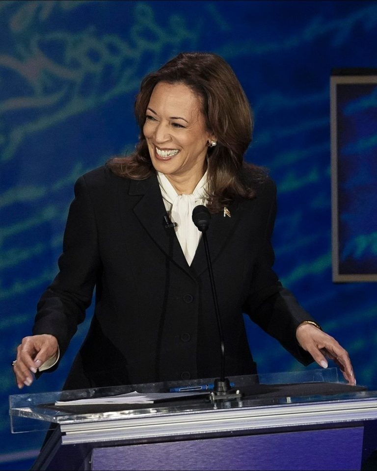 VIDEO | Trump, pus în defensivă de Harris. Candidata democrată îl provoacă și la o a doua dezbatere / Taylor Swift și-a anunțat sprijinul pentru Kamala Harris