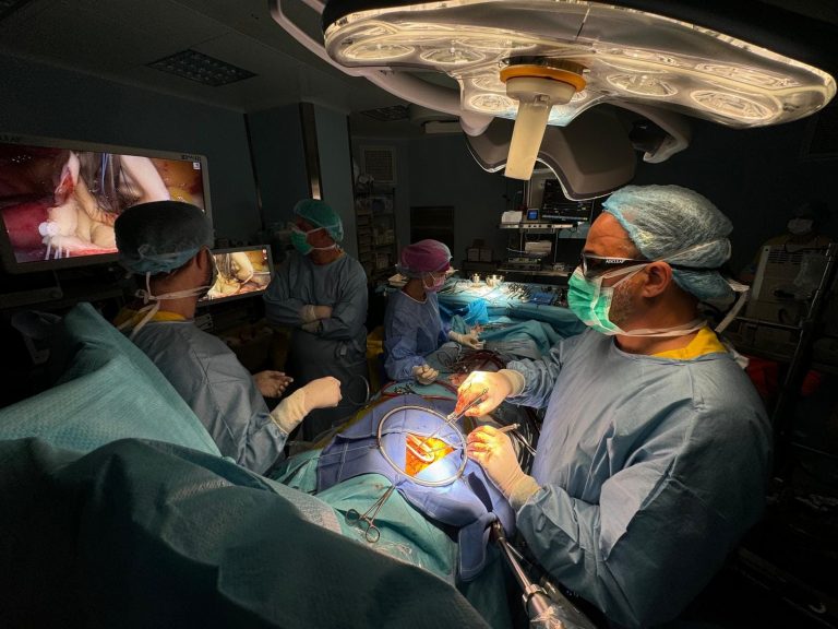 Premieră naţională la Spitalul Universitar de Urgenţă Bucureşti: Un bărbat a beneficiat de o înlocuire valvulară aortică complet endoscopică