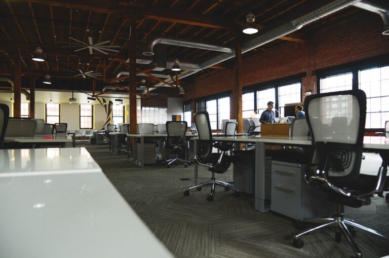 Top 3 cele mai importante piese de mobilier pentru birou