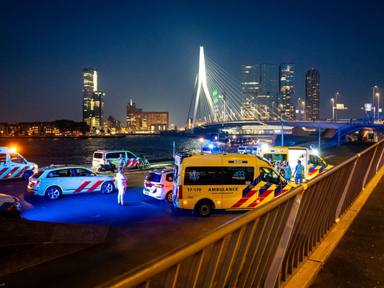 Atac cu cuţitul în oraşul portuar olandez Rotterdam / Un mort şi un rănit