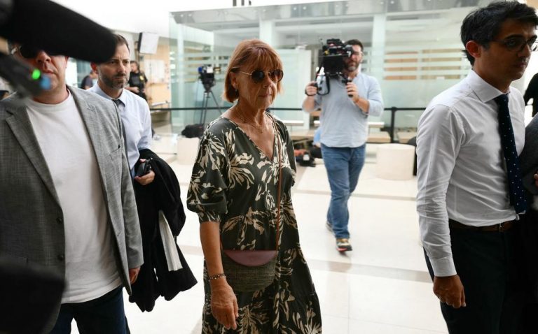 The Guardian: Procesul care a şocat Franţa. Gisèle Pélicot spune că „nu şi-a dat niciodată consimţământul” şi că bărbaţii care ar fi violat-o sunt „degeneraţi”