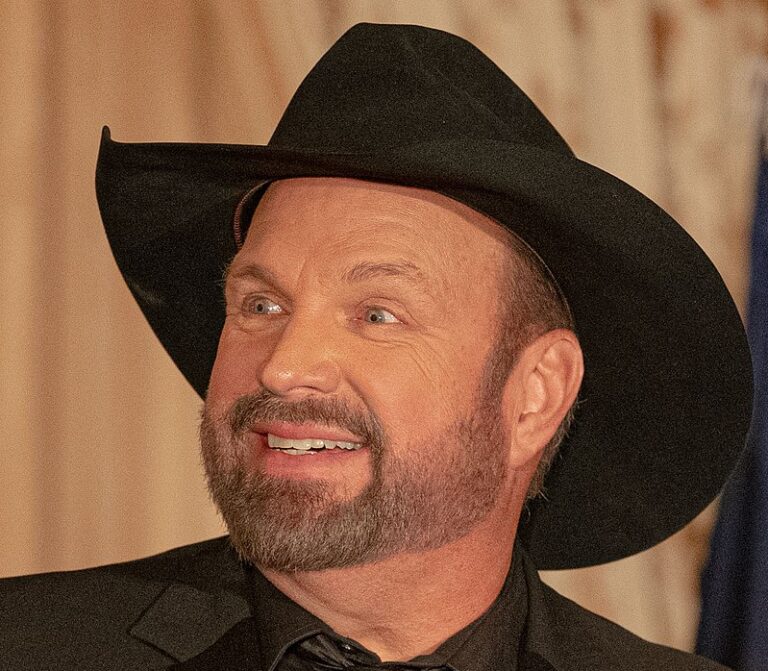 ”Regele” muzicii country, Garth Brooks, acuzat de viol
