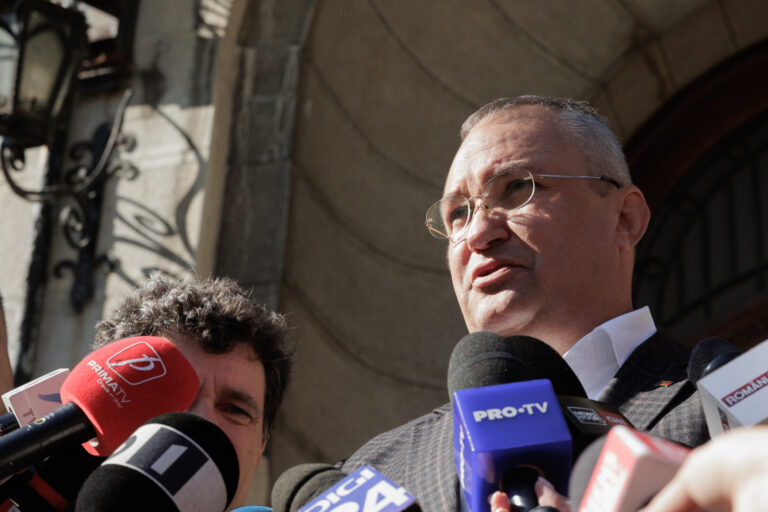 Ciucă îi cere lui Ciolacu să prezinte documentele care motivează interzicerea lui George Simion în Ucraina şi R. Moldova, iar AEP şi Curţii de Conturi să verifice modul în care AUR a folosit banii din subvenţie