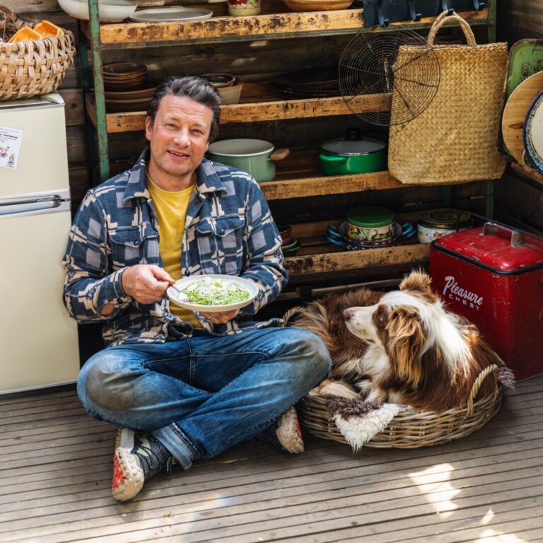 22 de tone de brânză cheddar de lux, în valoare de 360.000 de euro, furate de la un comerciant londonez. Jamie Oliver cere ajutor pe Instagram şi denunţă un ”jaf insolent de proporţii şocante”