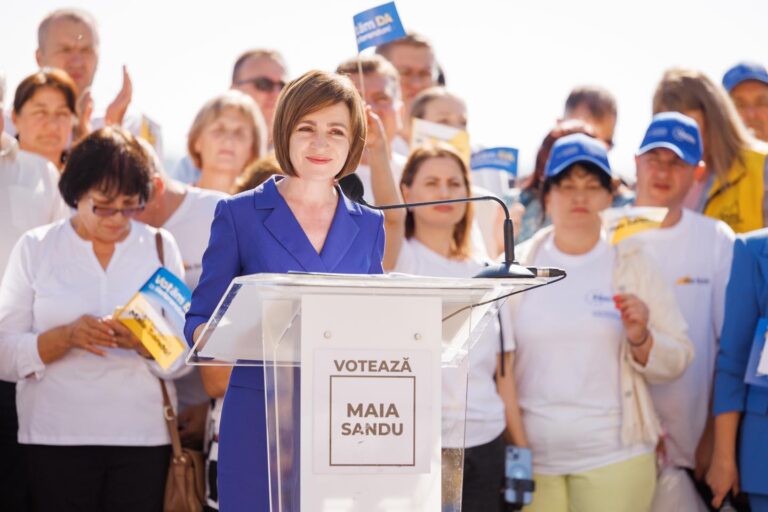 POLITICO: Moldova se confruntă cu un vot „existenţial” în faţa interferenţelor ruseşti