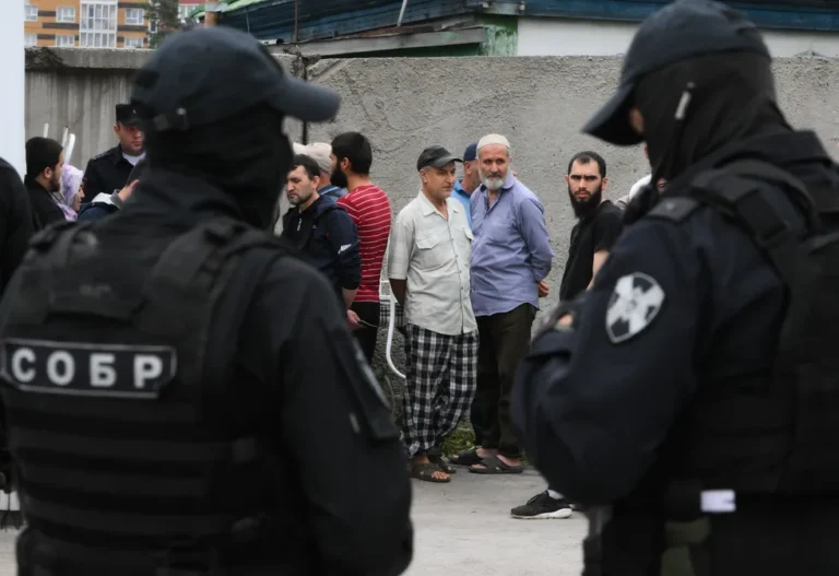 Încercând să distragă atenția de la războiul din Ucraina și creșterea prețurilor, Kremlinul amplifică retorica anti-migranți