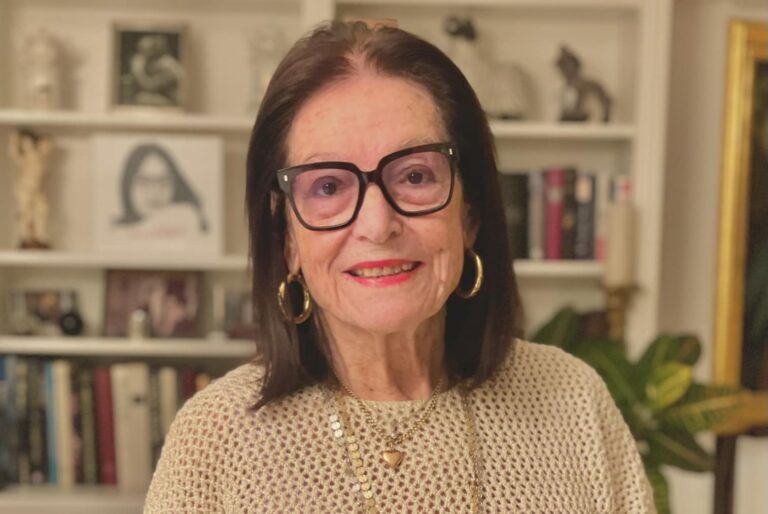 VIDEO | Nana Mouskouri îşi ia adio de la scenă, la aproape 90 de ani