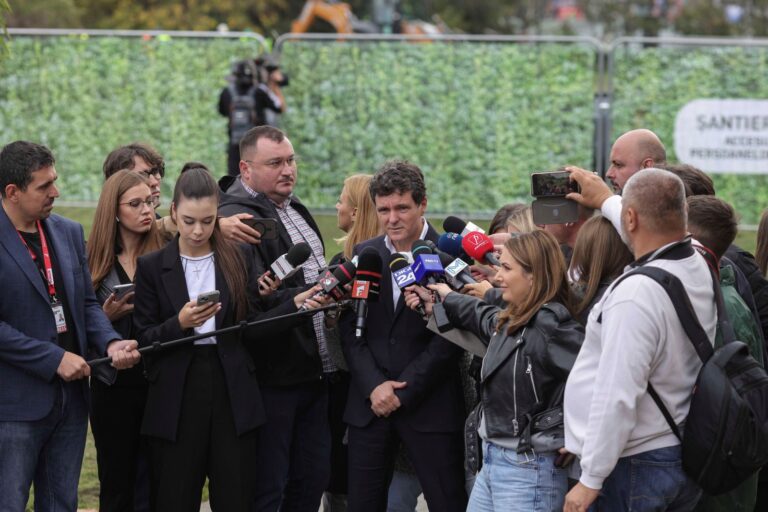 Nicuşor Dan: Au fost rectificate cărţile funciare care atestă că Primăria Bucureşti este proprietar şi administrator al zonei supraterane din Piaţa Unirii