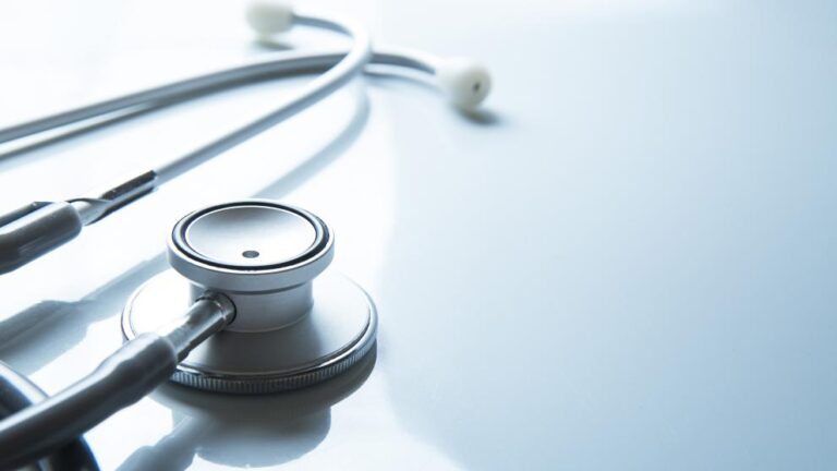Former Romanian mayor and sons indicted for EU fraud involving medical services