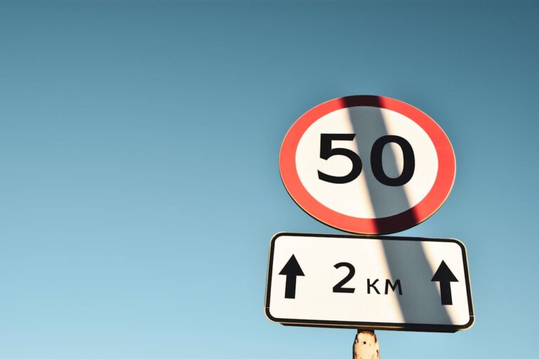Viteza maximă la periferia Parisului, limitată la 50 km/h. Măsura primăriței socialiste stârnește indignarea politicienilor de dreapta, dar şi a Guvernului