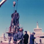 Removing Lenin, 1990 (Dan Perry photo)