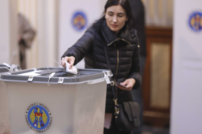 Majoritatea secţiilor de votare din Republica Moldova s-au închis / Peste 1.6 milioane de moldoveni au votat