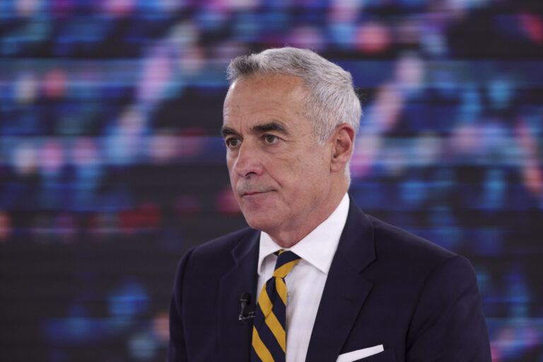 AP: Un populist de extremă dreapta surprinde la scrutinul din România. Undă de şoc în mediul politic românesc