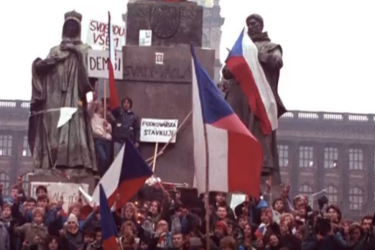 VIDEO | 35 de ani de la căderea comunismului – suprimarea protestelor din Praga la 17 noiembrie 1989