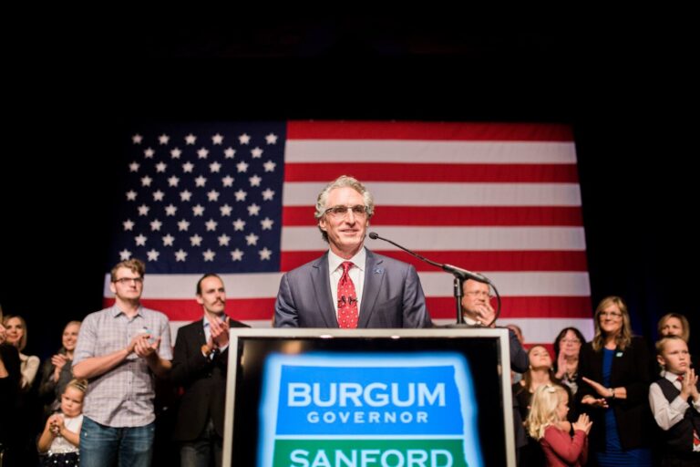 Donald Trump anunţă crearea unui Consiliu Naţional pentru Energie, care va fi condus de Doug Burgum
