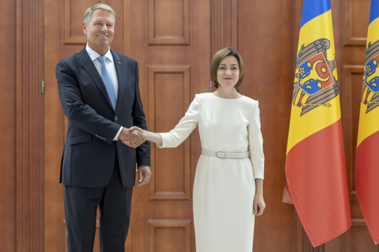 Președintele Iohannis: Felicitări Maia Sandu pentru victoria istorică înregistrată!