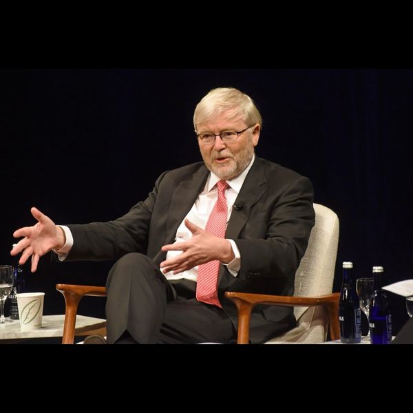 Ambasadorul Australiei în SUA, Kevin Rudd, a şters postările în care îl critica pe “distrugătorul” Trump, după victoria în alegeri