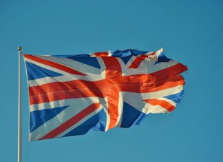 RAPORT: Românii, „motorul invizibil” care susţine economia şi serviciile publice din Marea Britanie