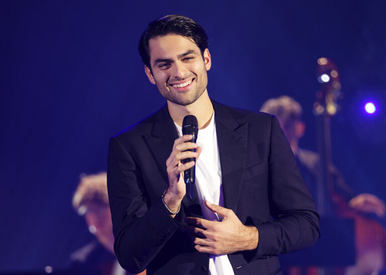 Matteo Bocelli, fiul celebrului tenor Andrea Bocelli, concertează în România pe 10 iunie 2025