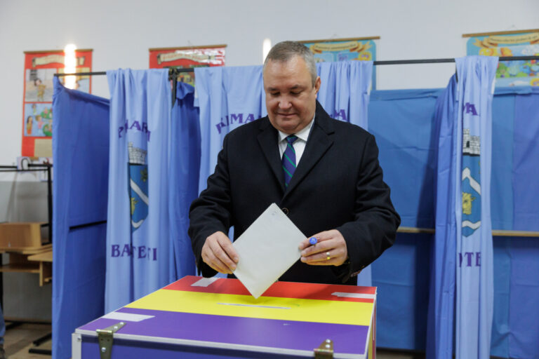 Alegeri prezidențiale 2024 | Nicolae Ciucă: Am votat pentru prosperitate, securitate şi democraţie/ Votul util merge către acel candidat care are onesitatea, decenţa şi pregătirea pentru a gestiona tot ce ţine de responsabilitatea funcţiei