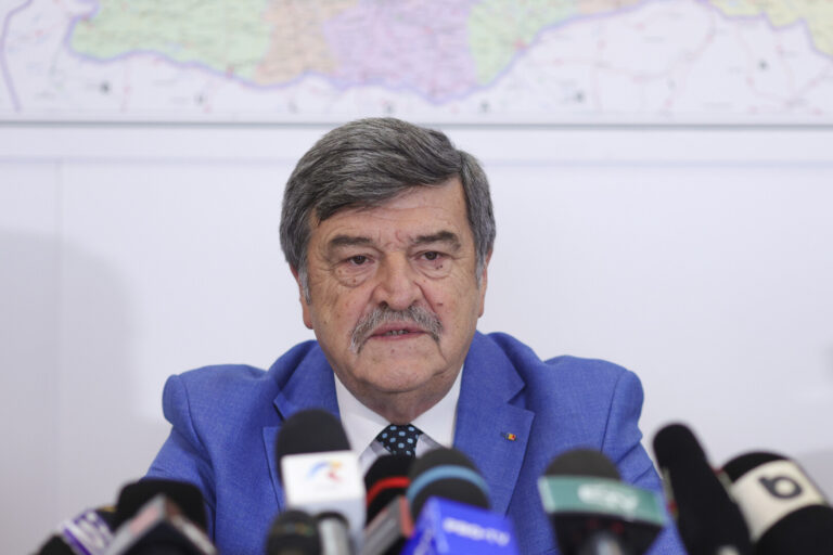 Parlamentul a votat revocarea din funcţie a preşedintelui AEP, Toni Greblă