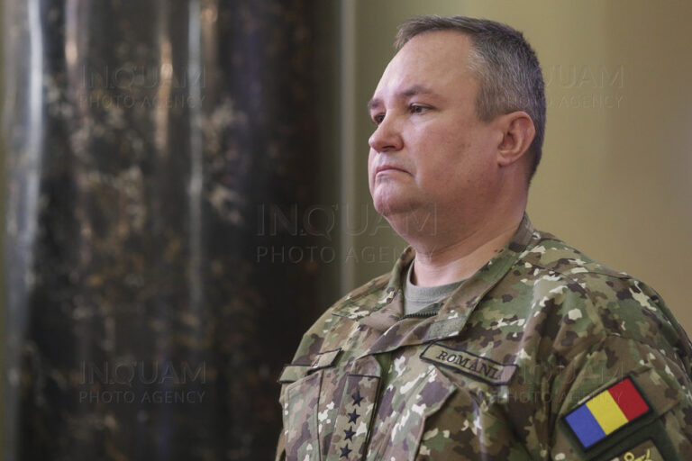Fostul general Ciucă trebuie să îmbrace echipamentul de luptă dacă vrea să devină președinte
